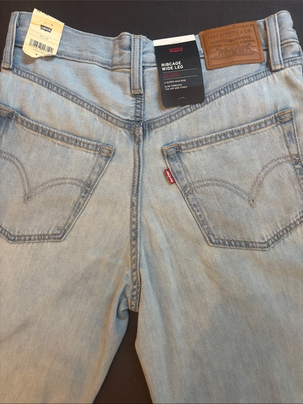 Levi's Women's Light Wash wide Leg Jeans